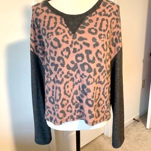 ANTHROPOLOGIE VINTAGE HAVANA Soft Leopard Raglan Style Top—SZ. Medium
